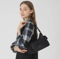 ブルーレーベルクレストブリッジ ナイロンポケットショルダー / ショルダーバッグ