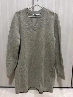 UNIQLO カーキ Vネックニット