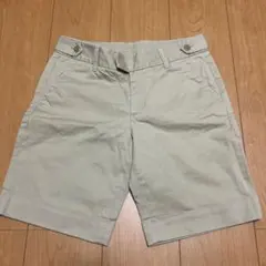 UNIQLOベージュ ショートパンツ 前面ボタン付き
