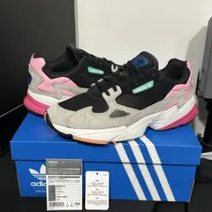 adidas FALCON / Kylie Jenner 着モデル