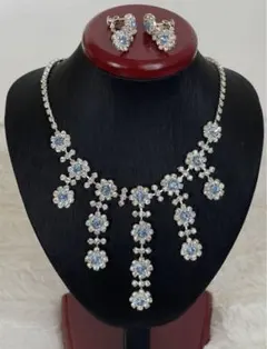 【匿名】揺ら揺ら小花デザイン　ネックレス&イヤリング　2点セット　水色　ブルー