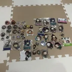 鬼滅の刃　缶バッジ　クリップ　ラバーキーホルダー　アクリルキーホルダー　セット