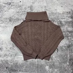 ケーブルニット タートルネック 小豆色 肩出し オフショルダー 短丈 かわいい