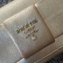 PRADA ゴールド リボン付き二つ折り財布