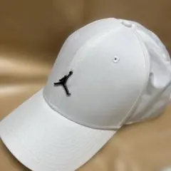 Jordan ジョーダン　メタルロゴキャップ ホワイト