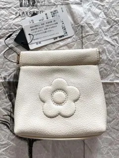 MARY QUANT 花モチーフポーチ　ホワイトベージュ