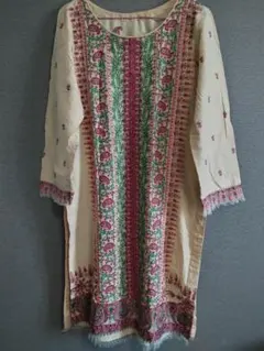 刺繍入りクリーム色チュニック 長袖