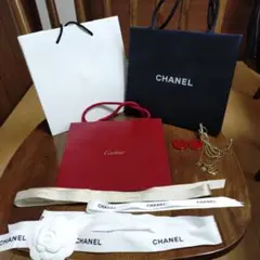 シャネル　カルティエ　ショッパー　リボン　イニシャル　チャーム