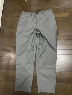 グレー ストレートレッグ スラックス