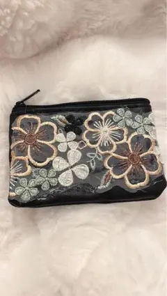 インド刺繍ポーチ♡花柄のサムネイル