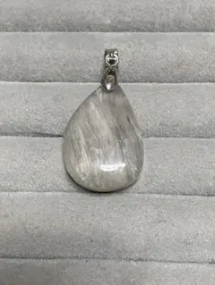 ラビットヘア　ペンダントトップ