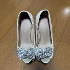 ビーズ装飾 ホワイト 高ヒールパンプス