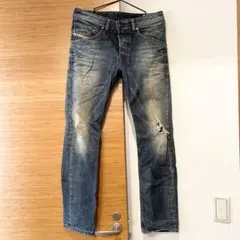 DIESEL（ディーゼル）　デニムパンツ　ストレートデニム　ダメージジーンズ