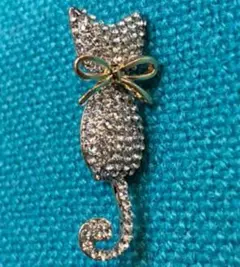 猫型クリスタルブローチ