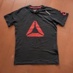 値下げしました。Reebok Mサイズ Tシャツ 黒 赤ロゴ