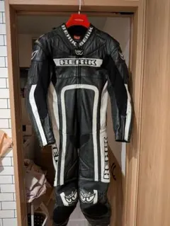 美品】BERIK MFJ公認 レーシングスーツ 52 革ツナギ - メルカリ