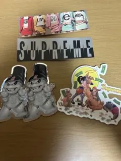 Supremeステッカー