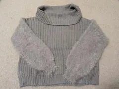 グレー タートルネック セーター フワフワ袖