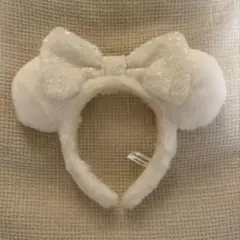 【美品】ディズニーカチューシャ　ホワイト　もこもこ　ミニーちゃん
