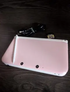 ニンテンドー3DSLL　ピンク×ホワイト　充電器　タッチペン　SDカード