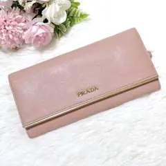 良品 PRADA サフィアーノ メタルプレート ミントグリーン シルバーロゴ