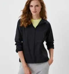 UNIQLO ポケッタブル UVパーカー レディース 　黒　M