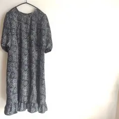 ロングワンピース　黒　柄　フリル　裏地