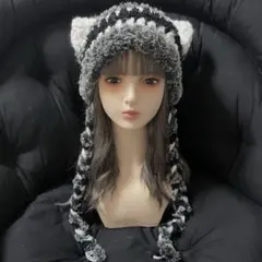 59ハンドメイド　猫耳ニット帽　紐付き　黒白　ふわふわ　人気デザイン