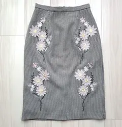 ノエラ 花柄刺繍 チェック タイトスカート
