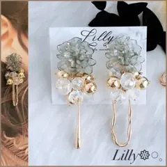 #677大ぶり/花/アシンメトリー/ゴールド/ハンドメイドピアス♦イヤリング