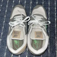 ニューバランス　スニーカー