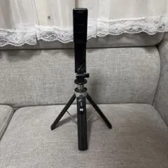 黒の折りたたみ三脚 四つ足