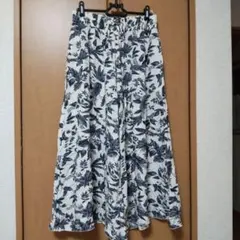 フラワープリント フレアーパンツホワイト/ネイビーL