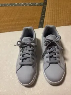 Reebok グレー ローカットスニーカー