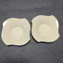 白い皿　２枚のサムネイル