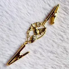 ストールクリップ(ハンドメイド)透かしレリーフ　ハチドリ金色　羽織留め