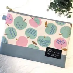 4699✿20cmフラットポーチ✿カードポケット付き✿りんご柄グリーン