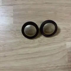 【未使用】木製と金属の円形のピアス　茶色　ゴールド