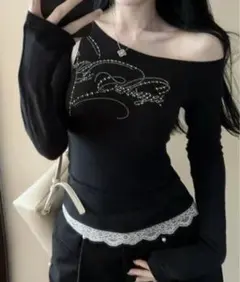 SHEENA ラインストーンロゴワンショルトップス/ロンT