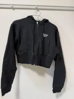 Reebok リーボック クロップド丈 ジップアップパーカー 黒のサムネイル