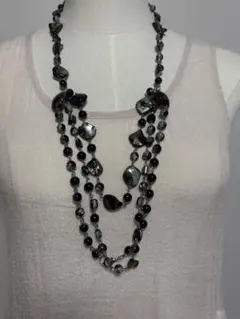 黒とグレーの貝殻調3連ロングネックレス