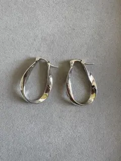 シルバー ツイスト型フープピアス 中型