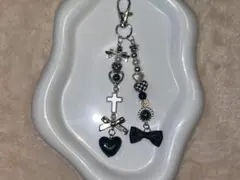 ビーズキーホルダーチャーム　コレクトブック　y2k 白黒