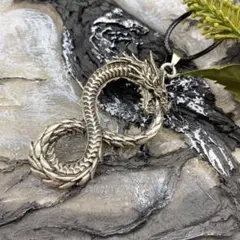꧁龍のウロボロスネックレス꧂　シルバー　大人気　ドラゴン　竜　dragon 龍