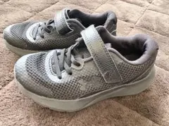 Under Armour ブラック スニーカー マジックテープ　17cmのサムネイル