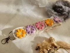 ハンドメイド 花モチーフ ストラップ