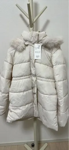 アイボリー ファー付きダウンジャケット