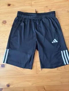 adidas キッズ ハーフパンツ ブラック