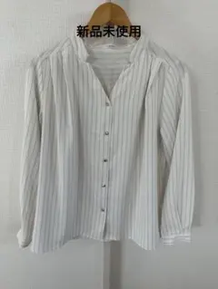 ✨秋物新着✨【Honeys】ハニーズ 金釦使いストライプＶネックブラウス　L