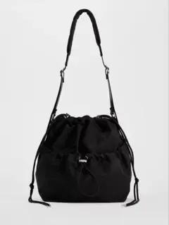 ZARA ナイロンショルダーバッグ　黒ブラック　巾着 大容量